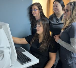 Dr. Murphy shows test results ZEISS CIRRUS with her support staff team. The depth of information made possible by the technology's Advanced Retinal Pigment Epithelial Analysis (RPE) makes a higher level of patient care possible.